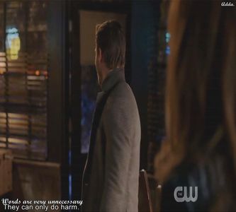 》E mo.rt...nu se mai poate face nimic, Cait. *își scoate de sub palton straiele de preot  și începe ; facă slujba acolo. Pentru început pune melodia - AMENO, se aude în toată sala - și apoi începe să-i spună rugăciuni. - https://youtu.be/6xUnSVTh8fI
