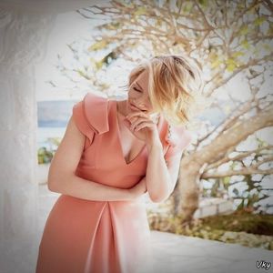 ▬ ❝Stiu, love. Si nu ai idee cate nopți a tras Tom sa ne ia de aici ca sa nu te deranjam; sau sa nu ne facem mai rau decat era deja.❞ Isi duce privirea pe Tom si zambeste cald recunoscatoare pentru ce a facut.=))))))))
