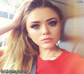 》*Se uită scurt la ciocolată* Câte calorii are?! Eu nu mănânc pro-stii d-astea... =)))))#Candy.+; *o prinde și râde tare, îi zâmbește larg* Foaaaaaaaarte bine, acum viața mea poate reveni la normal că mama s-a trezit, nu mai sunt un zombie trist care se târăște prin universitate. Tu? =))))#D
