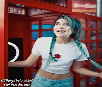 ϟ⚝. Mεямαιd Qυεεи ☪☂ [cl] of , stiu ce zici , ma chinui sa nu pic din picioare [#rade.; incep si sa am nevoie de ceva sa ma mai relaxeze din ce in ce mai des si nu stiu cat de bine e asta
