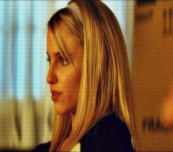 ⤑ᵖᶤᶰᵏĿЄ♏ØИÂÐЄ ┊# coboara incet din masina tinandu-se de(; scaun; i am fine..tu sigur esti ok?# se uita la ea;mama ce minune ca macar masina e bine=)))ar trebui sa..ii ajutam cu ceva?=)))))
