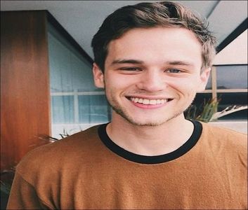 ⤑ᵖᶤᶰᵏĿЄ♏ØИÂÐЄ ┊ asta e un lucru bun..dar sa nu te prind ca(; brusc uiti de mine cand itu faci prietenii noi gen grupu partenerului meu de afacerii=))))
