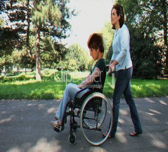 》Da, o să vină un om să facă recuperare cu mine, l-a angajat tata.. *Râde scurt și se; uită la ea lăsându-și capul pe spate* Du-mă la porumbei, vreau să-i hrănesc.=)))))))))
