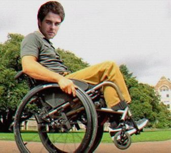 》Te-ai plimbat cu multe chestii? Gen căruță, cal, tramvai, autobuz, troleibuz, autocar, mașini; dube, d-astea nu? Ei bine. căruciorul meu nu se compară cu alea, e lux 100 la 100. =)))))))))))*Râde și se ridică IP în sus cu ea*
