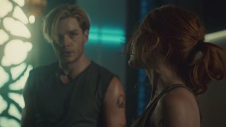S03E01_224
