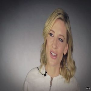 ▬ ❝Am cateva ideei legat de asta, imi suna angrys@# in momentul asta apropo de triplusec.❞ O; pufneste rasul si baga capul in perna.=))))))
