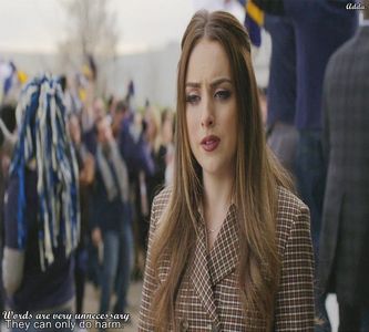 》dar știu cum faci și nu m-ai fi crezut în veci că nu mai am de-a face cu el. E șoferul tatei,; nu am csf să-l dea afară din cauza mea. Nu te-am mințit, doar nu ți-am povestit de asta. *începe să plângă în hohote, MOR, se întoarce cu spatele să n-o vadă și simte mișcări în burtică, se mângâie* =
