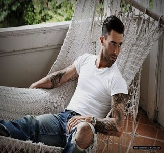 ▬ ❝E doar amuzant, imi cer scuze din nou.❞ Se uita la Ian devenind serios.=))))