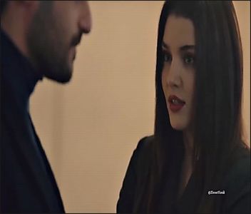 — „Hmm, ce video?? Când ni-l arăți și nouăă??” întreb curioasă, luând încă o pătrățică; din ciocolata mea.
