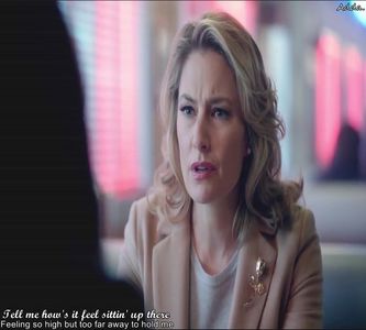 》Nu, mai bine nu...*o spune în timp ce-și îndeasă și ultimul obiect vestimentar în geantă,; apoi râde și se așează pe ea ca s-o închidă* I am ready!! =))))))))))).
