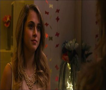 ⤑ᵖᶤᶰᵏĿЄ♏ØИÂÐЄ ┊# iese din liftul hotelului frecandu-se la ochii;