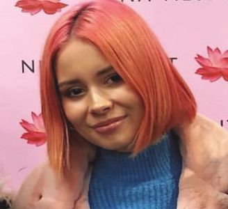 ✎･.｡.ɆQɄ₳₦ł₥ØɄ₴×ssǝppoɓ░ Privesc figura-i foarte cunoscută mie peste rama oche-; larilor, urmând ca spre final fruntea să mi se încrețească sub forma unei încruntări. &quot;Da, pentru că nu mă așteptam să fie broscoi în povestea mea!&quot; Ajute alte două perechi de pași cum
