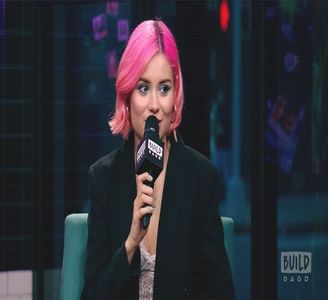 ✎･.｡.ɆQɄ₳₦ł₥ØɄ₴×ssǝppoɓ░ știind deja mult prea bine că brunetul o urmărea. "Vrei; un răspuns sincer? Ei bine nu îmi plac mitocanii și disperații după atenție, categorii în care tu pari a te încadra cu brio!&quot; Încearcă aceasta a-și păstra tonul pe cât mai calm posibil.
