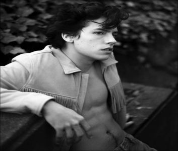 ⤑ᵖᶤᶰᵏĿЄ♏ØИÂÐЄ ┊# sta pe jos infofolit intr-o patura;