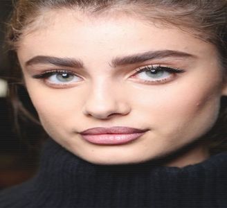 ─ bului în urma căreia aceasta luase radicala decizie de a-și da demisia. Da, era pe deplin; conștientă de situația oarecum compromițătoare în care ajunsese a se arunca, doar că era până peste cap sătulă de modul denigrator în care aceasta o trata, nu doar pe ea, dar și pe
