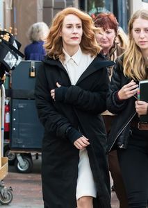 ▬ ❝Destul de bine, ca la o petrecere. Tu?❞ Ii arata sticla de vodka lui Tom si ii fuge; privirea pe Madchen, nu se astepta sa stie mai ales ca doar ea si Ruby stiau asta. Nu zice nimic, doar mai ia o gura zdravana din sticla.=))))))
