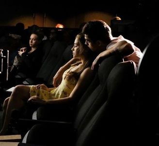 ─ "Ei bine, pentru mine nu!" Aruncă cu nepăsare morcovul din care mâncase în pungă; alături de ceilalți și se ridică brusc de pe jos pornind acum către camera lui aflată la etaj către capătul coridorului. Nu își putea explica de ce femeile dispuneau de această nevoie nebună
