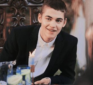 ─ aceasta în camera lui și a închide ușa în urma ei. "Dacă tot te-ai sinchisit să bați; drumul până aici ai putea salva ceva din timpul amândurora pentru a spune și scopul vizitei, de durată o să am eu grijă în funcție de cât de interesant este scopul.&quot;
