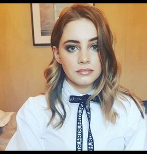 ༄nɇᶥfɇłɨƀȺŧȺ♡ ─ Pentru a nu știu câta oară, îl privesc. Și îi admir aspectul lui perfect.; Mă rog să mai zică câte ceva pentru a îi auzi iar accentul lui extraordinar. ❞Da, pentru ce Doamne ferește aș fi putut veni la tine în cameră la ora asta?❞
