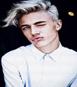 ◣Lucky Blue-Smith◥