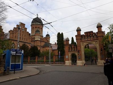 Universitatea din Cernăuți, intrarea