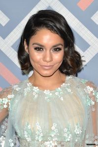 picturepub_vanessa-hudgens-029