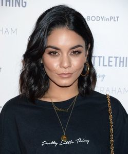 vanessa-hudgens_picturepub-007_2