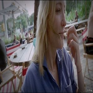 ▬ ❝Nu am nimic pe suflet. Dar de ce vorbim despre asta?❞ O tine strans in brate si o pupa pe obraz.
