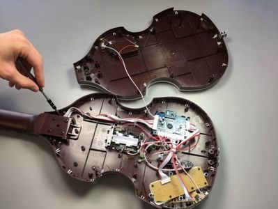 fender stratocaster ghitara electronica sintetizata; https://www.youtube.com/watch?v=edYVLH91w10
