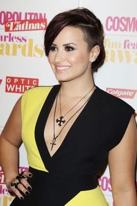 Demi_Lovato_49-17