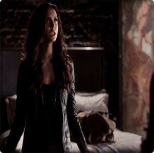 ▬ ❝Buna, Elena! Kol!❞ Se uita ciudat la toti 3. ❝Ma-sa?! Cat am lipsit?❞ =)))))