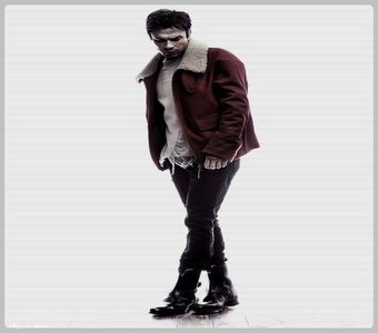 ▬ ❝Vrei sa mergem sus si sa iti reamintesc asta.❞ Da din sprancene si rade; mai tare. #kol × ❝Un club pentru ce? Sa strangem pe cei care au f;;;;to pe Elena?❞#kai=)))))))))) × ❝Ma bucur ca esti aici si pari normala.❞#fel=)))))
