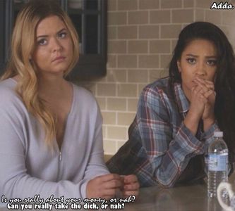 - *apucă mult nisip umed și-i dă cu el în tot părul* Mai râzi acu. =)))))))))))