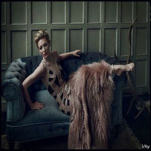 ▬ Sa stramba amuzata cand o aude ca tipa, apoi isi continua treaba ;>=)))))))