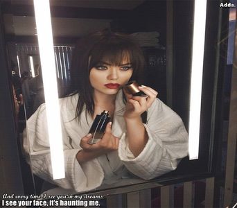 - *Se duce la oglindă și se fardează* O să tac toată seara dacă mai zici așa... =))))))))))))))))