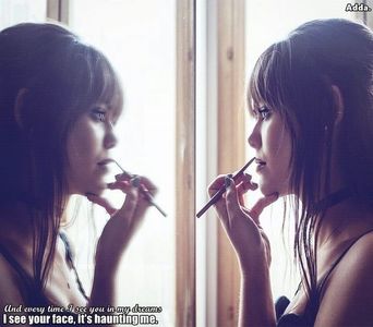 - *își mai face câteva retușuri* Destul cu aprobatul, îmbracă-te. =))))))).