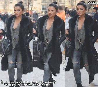 》Crezi ce vrei, blondule. *Se lovește de umărul lui plecând mai departe spre hotel* =))))))