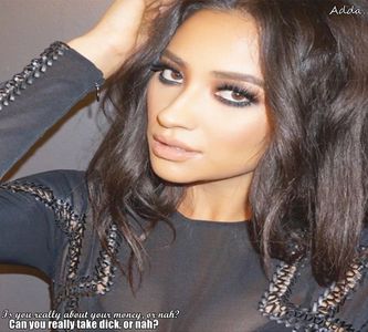 - *face ochii mari când vede ce face și dă să-l lovească, dar îi răspunde la sărut, crezând; că astfel îl ajută cu oxigenul* =))))))))))))))))))))))))))))))))))))))
