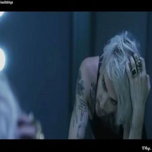 ▬ ❝Imi pare rau, din nou.❞ Se uita la ea, mai ales cand face chestia aia cu limba.=)))))))