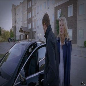 ▬ O ia in brate ca pe mirese numai sa o faca sa taca si merge cu ea asa pana in fata usii ei si o; lasa jos. ❝Nu stiu daca Ruby e dupa usa aia, dar daca nu e, incearca sa nu faci ceva prostesc pana vine ea.❞=))))))
