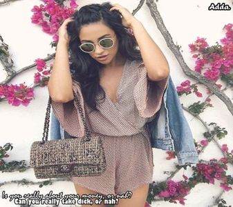 》Păi hai la restauraaant, au o pizza atât de bunăă. *zâmbește și așteaptă să se ridice; el* =))))))))))
