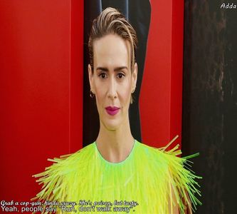 》Da-da, am să mă fac că nu există. =))))))))*își dă ochii peste cap și descuie ușa*