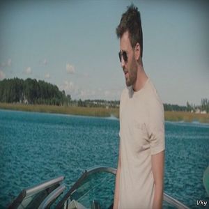 ▬ Iese din apa si se uita la ea. ❝Ma-ta!❞=))))))