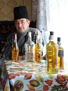 old plum brandy - tuica - palinca - alcool extras prin fermentare si distilare de fructe