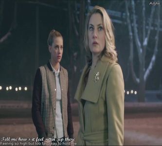 - *o mângâie și oftează apoi ia ea telefonul și șterge sms ul; Profitând că era pe silențios*=)))))))))))
