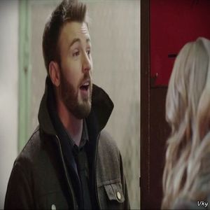 ▬ Se uita la ea si il pufneste rasul brusc. =))))