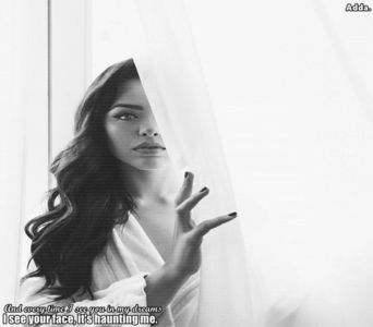 - Ce o fi atât de amuzant că nu știu....=)))) *stă așa și se face mai; Confortabilă*
