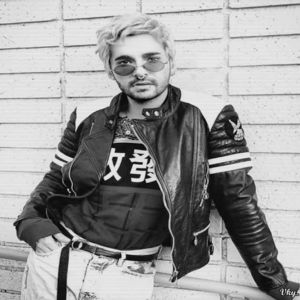 ▬ ❝Asta e ciudat.❞ Se uita la ea si nu mai zice altceva.=))))))