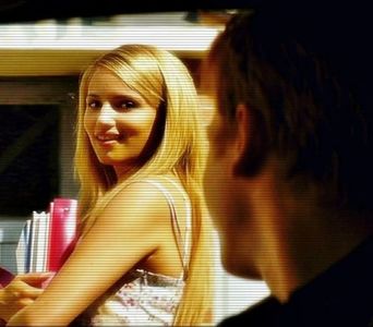 ⤑ᵖᶤᶰᵏĿЄ♏ØИÂÐЄ ┊# il observa la un momentdat si isi scutura capu sa(; mai iasa din starea melancolica si merge spre el; buna buna=))
