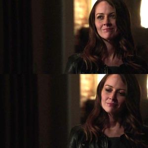 ▬ ❝Puteai sa o pui pe Caity sa faca asta cu frisca, dar nu pe castravete. Deja a agatat pe plaja; unu si s-ar putea sa doarma dezbracata in apa cu el.❞ Rade si il ia de brat ca sa mearga si ea drept.=))))))

